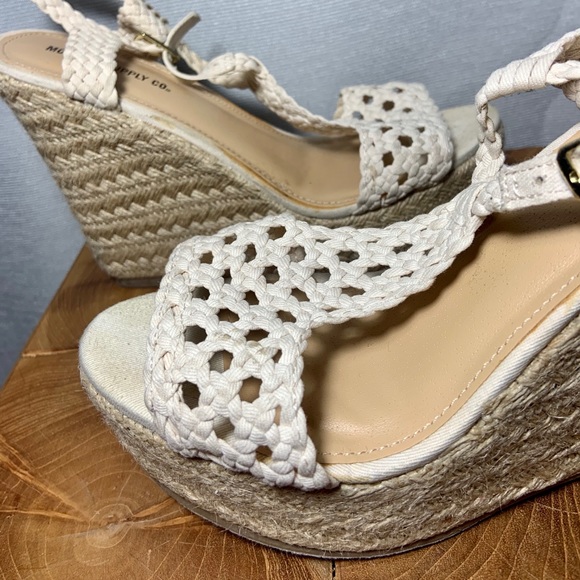 🌱 Mossimo summer wedges - Picture 4 of 4